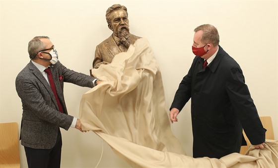 Slavnostní odhalení busty Eduarda Alberta. (17.listopadu 2020)