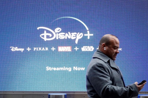 Reklama na streamovací slubu Disney+ v New Yorku. (12. listopad 2019)