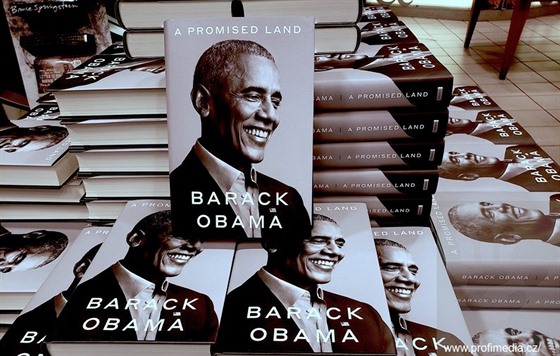Paměti bývalého prezidenta USA Baracka Obamy A Promised Land (19. listopadu...