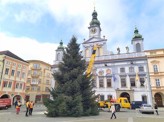 Rozsvícení vánoního stromu v eských Budjovicích letos nedoprovodí kulturní program.
