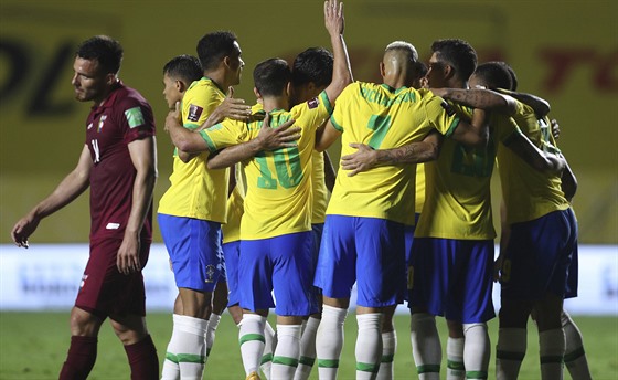Roberto Firmino slaví s brazilskými spoluhrái trefu proti Venezuele v...