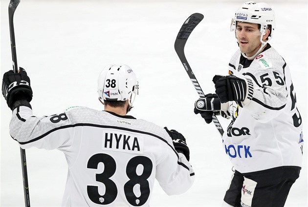 Hyka v KHL dotáhl Čeljabinsk k výhře. Skóroval a přihrál i na vítězný gól