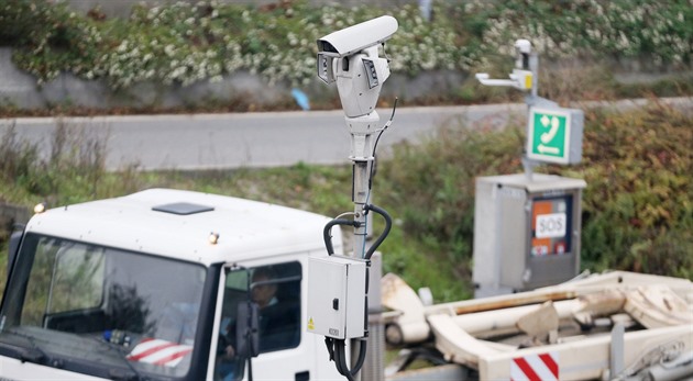 Pi úsekovém mení kamera zachytí auto na zaátku a na konci sledované trasy a...