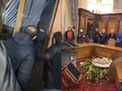 Arméni vnikli do kanceláe premiéra