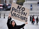 ena v Londýn protestuje proti koronavirovým opatením. (17. íjna 2020)