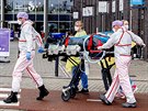 Pevoz pacienta s koronavirem do nemocnice v nmeckém Groningenu. (17....