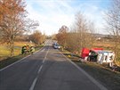 Vozidlo dopravn zdravotn sluby havarovalo mezi obcemi Chlum a Volary.