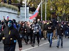 Stovky lidí v Bratislav demonstrují proti opatením spojeným s koronavirem....