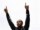 Lewis Hamilton slaví zisk sedmého titulu mistra svta.
