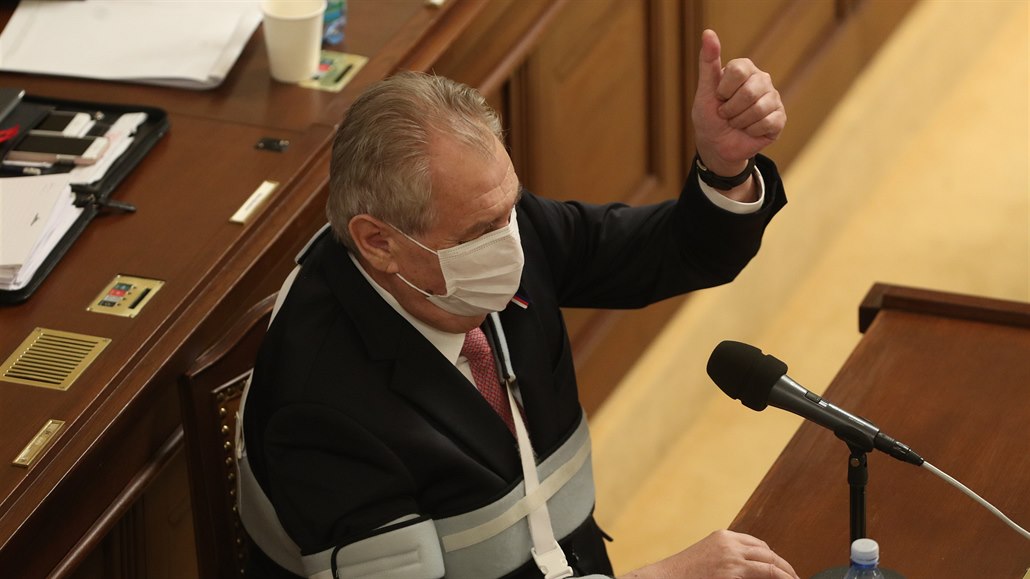 Návrh státního rozpo�tu na p�í�tí rok s navr�eným schodkem 320 miliard korun...