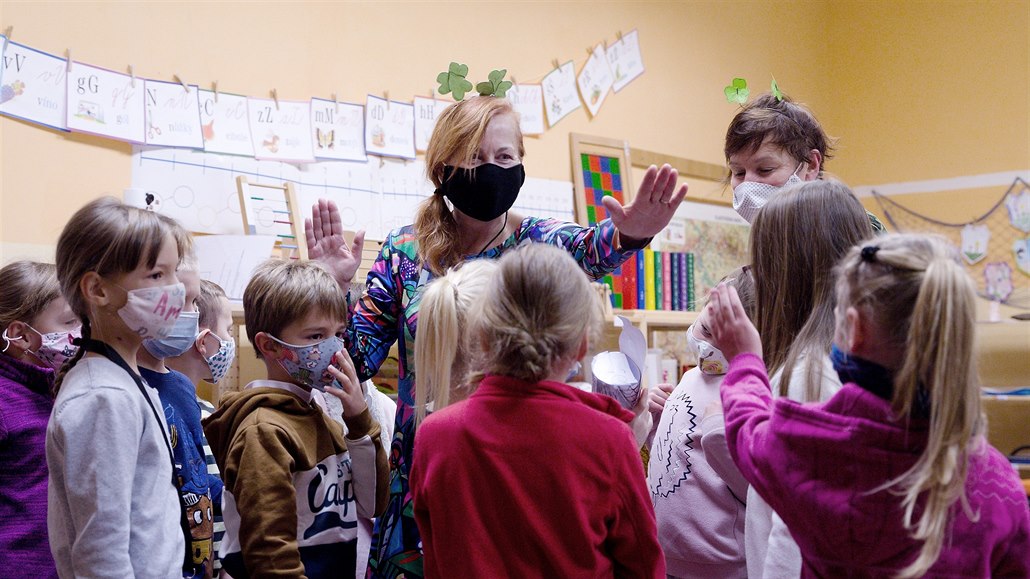 Návrat dětí do škol se odkládá na 3. března, kvůli jednání vlády i testům - iDNES.cz