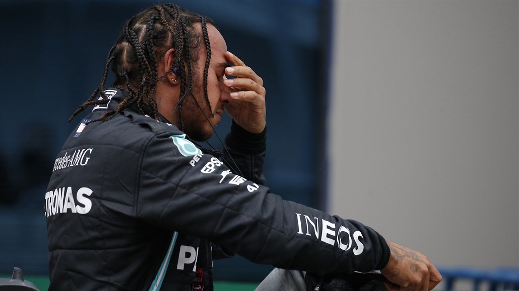 Formule 1 míří do Bahrajnu. Hamiltona čeká premiéra v roli nejúspěšnějšího pilota