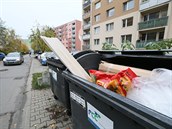 Vozit odpad, který se do popelnic nevejde i tam nepatí, a do sbrného dvora...