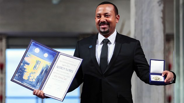 Etiopsk premir Abiy Ahmed s Nobelovou cenou za mr (11. jna 2019)