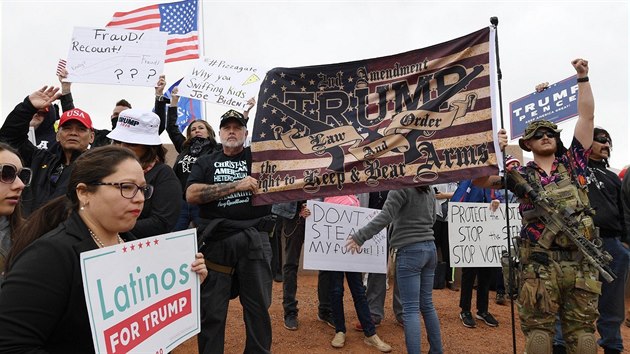 Pznivci Donalda Trumpa na protestu proti vsledkm v nevadskm Las Vegas (7. listopadu 2020)