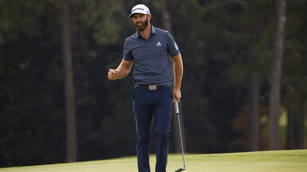 Amerian Dustin Johnson se usmv po vtzstv na Masters.