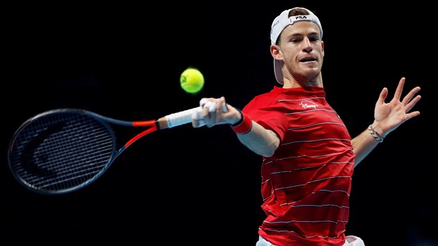 Argentinec Diego Schwartzman hraje forhend ve skupin Turnaje mistr.