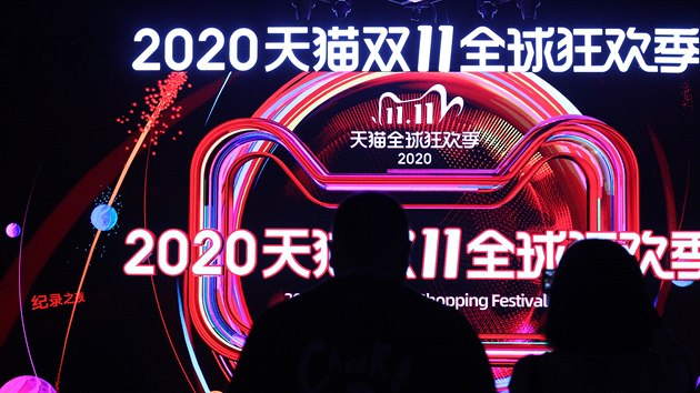 Slavnostn veer ke Dni nezadanch znmm i jako  nkupn festival Double 11. Ten pod nsk obchodn gigant Alibaba. (11. listopadu 2020)