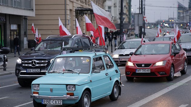 Polsk krajn pravice ve Varav uspodala Pochod nezvislosti. (11. listopadu 2020)