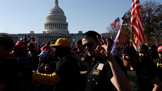Desetitisce pznivc Donalda Trumpa demonstrovaly ve Washingtonu proti vsledku voleb. (14. listopadu 2020)
