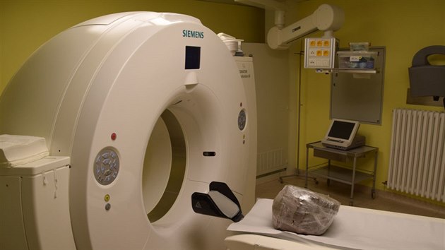 Bronzov poklad nechali archeologov prozkoumat potaovou tomografi v hradeck fakultn nemocnici.