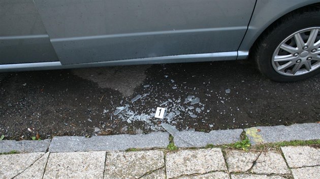 Muž vykrádal auta zaparkovaná před mateřskými školami v Trutnově, Vrchlabí, ve Dvoře Králové nad Labem, na Náchodsku a v Jaroměři.