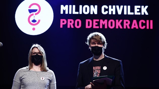 Spolek Milion chvilek pro demokracii na pondln podveer svolal online demonstraci Rok zmny. (16. listopadu 2020)