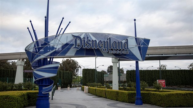Vlajkov Disneyland v Kalifornii m bt zaven a do konce prosince. (14. dubna 2020)