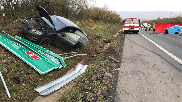 Hromadná nehoda na D8 u Lukavce si vyžádal jednu oběť.