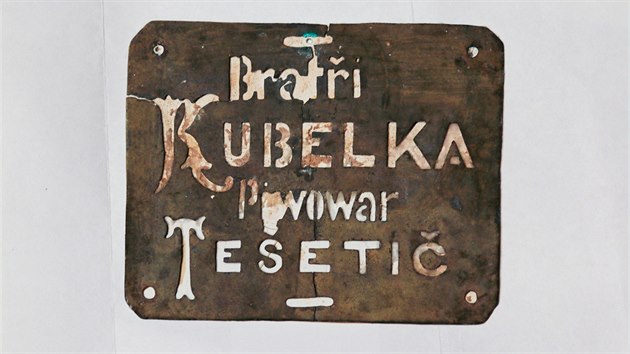 Bratři Kubelkové jsou spojení s pivovarem a lihovarem v Těšeticích na sklonku 19. století. Kvůli dluhům však museli podnik prodat.