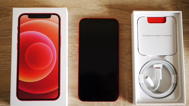 Základní iPhone 12 má výtečný fotoaparát. Je nejlepší z malých - iDNES.cz