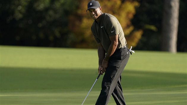 Tiger Woods v 1. kole Masters v August.