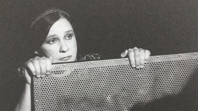 Eva Salzmannová v inscenaci Bernhardovy hry Minetti v Divadle v Řeznické z roku 2007.