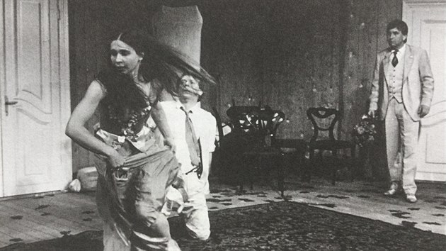 Eva Salzmannov v inscenaci Strka Vni v Nrodnm divadle roku 1990.