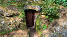 Destinační společnost Východní Čechy - skalní obydlí Zderaz