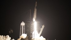 Raketa Falcon 9 soukromé společnosti SpaceX Elona Muska odstartovala z...