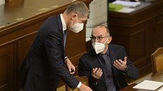 Zleva premiér Andrej Babiš (ANO) a ministr zdravotnictví Jan Blatný (za ANO)...