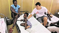 Lékaři bez hranic. S pacientem na misi v Haiti před devíti lety.