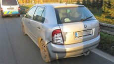 Následky nehody, kdy nákladnímu autu na D46 upadla kola ze zadní nápravy. (18....