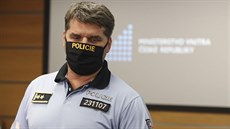 Policejní prezident Jan �vejdar vystoupil v Praze na tiskové konferenci po...