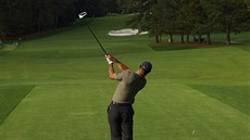 Tiger Woods odpaluje v prvním kole na golfovém Masters v August.