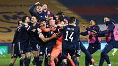Skottí fotbalisté oslavují postup na mistrovství Evropy.
