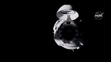 Loď Crew Dragon se 17.11. 2020 přibližuje k ISS.