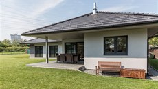 Druhé k�ídlo je uvnit� �lenit�j�í a obsahuje lo�nice, zázemí a d�tské pokoje.