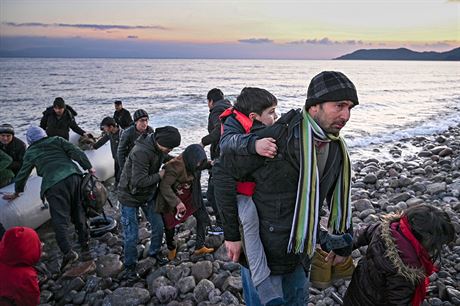 Jen v letoním roce dorazilo ke behm eckého ostrova Samos 1400 benc....