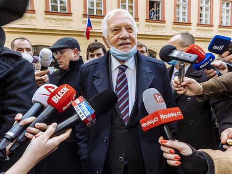 Václav Klaus hovoí s novinái na Národní tíd. (17. listopadu 2020)