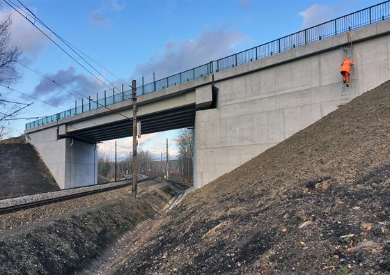 Nový most pes elezniní tra u Nového Sedla.