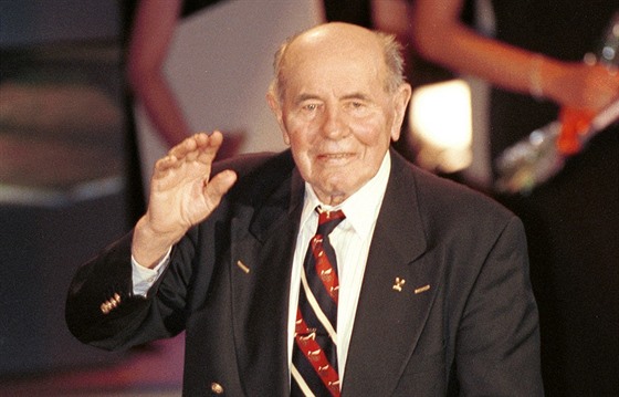 Emil Zátopek pi vyhláení Olympionika století (1999)