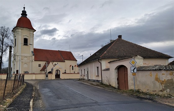 Faru v Dolních Slověnicích koupila lišovská radnice za 1,5 milionu s tím, že ji...