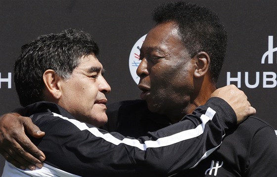 Diego Armando Maradona a Pelé se setkali v ervnu 2016 bhem mistrovství Evropy...